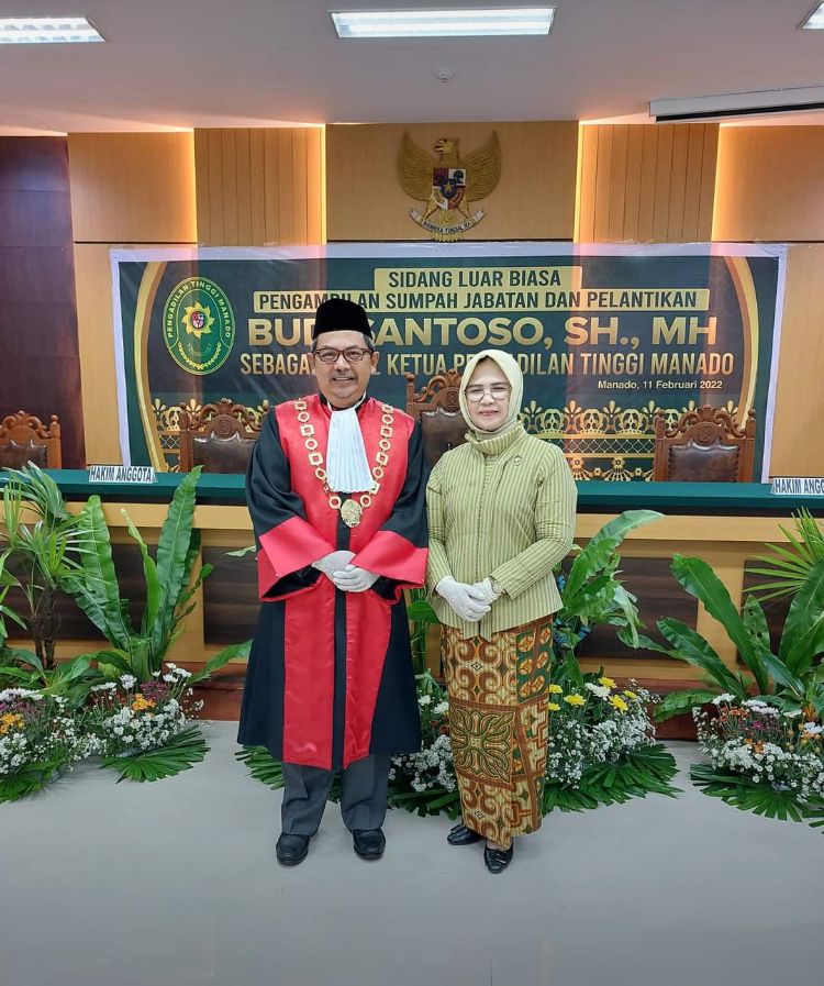 Ketua Pengadilan Tinggi Manado Memimpin Acara Pelantikan dan Pengambilan Sumpah Jabatan  YM  Budi Santoso,S.H.,M.H sebagai Wakil Ketua Pengadilan Tinggi Manado